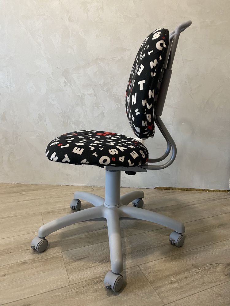 Дитяче ортопедичне крісло fun desk / Детский стул