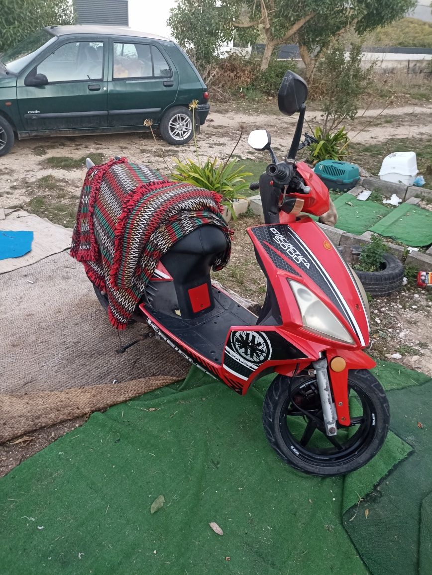 Scooter 50cc com documentos e a trabalhar bem