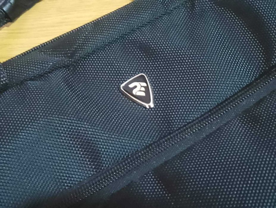 Продам сумку к ноутбуку 17 дюймов. Качественная. В идеале!