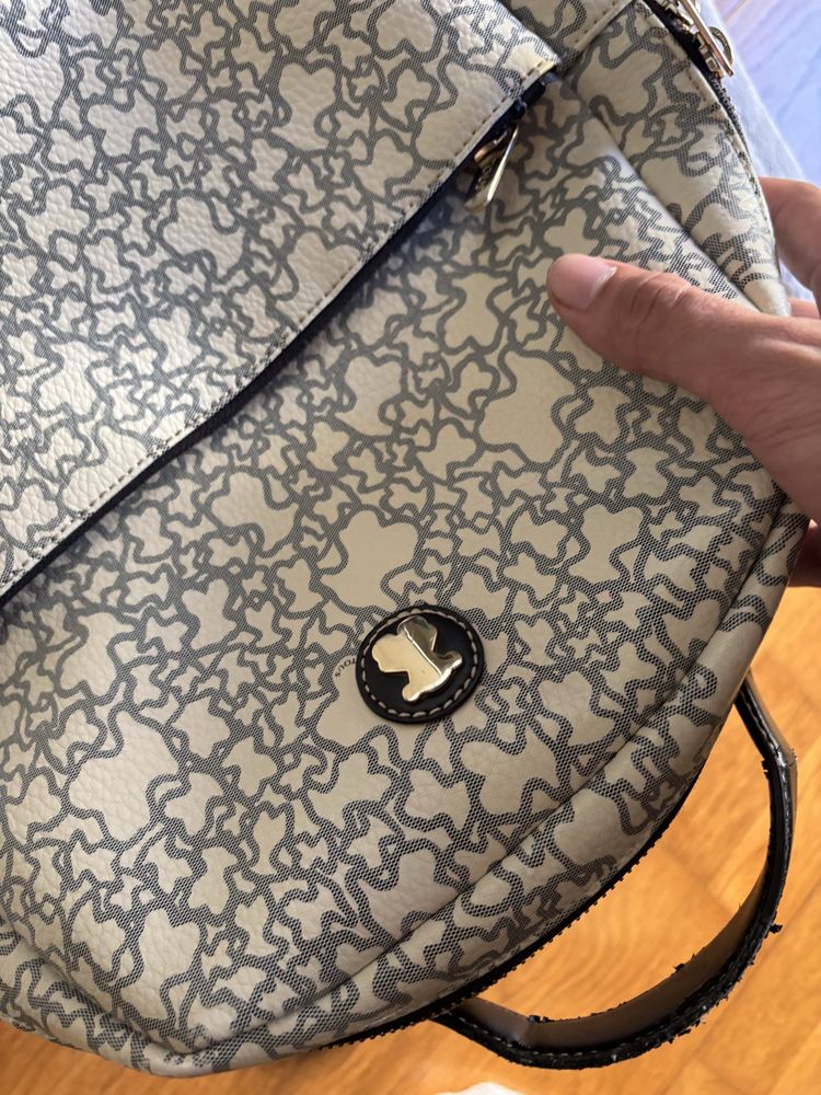 Mochila tous pequeno defeito