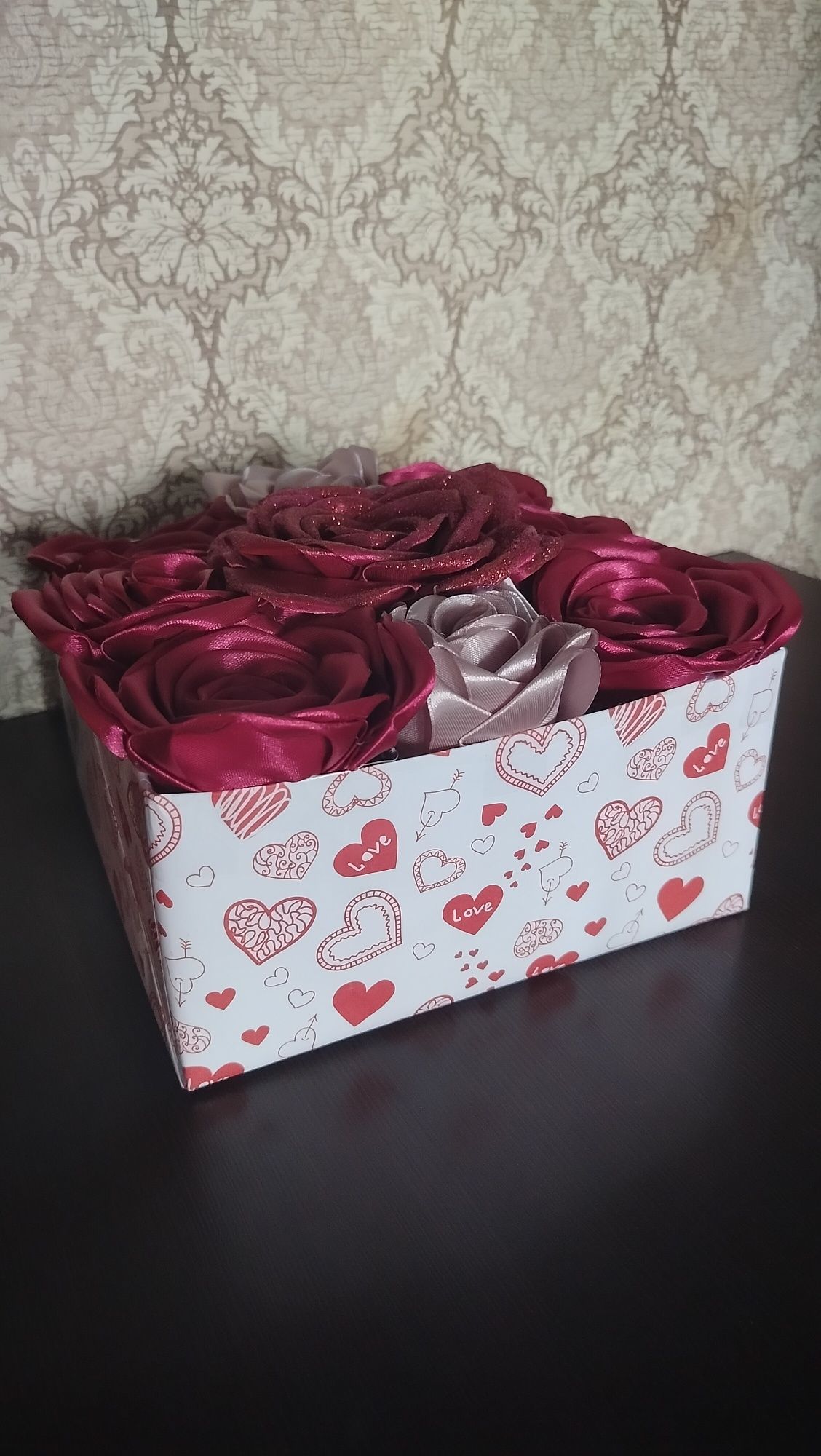 Продам коробку с розами
