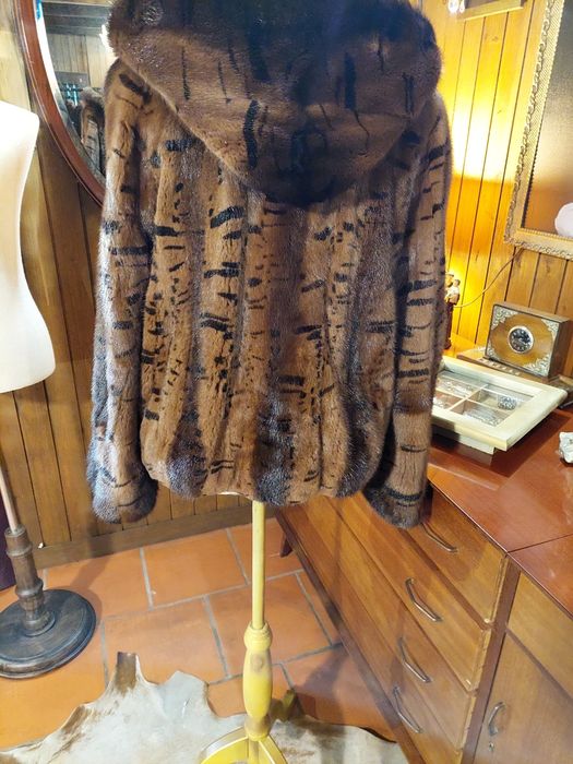 Casaco em pêlo vison com capuz