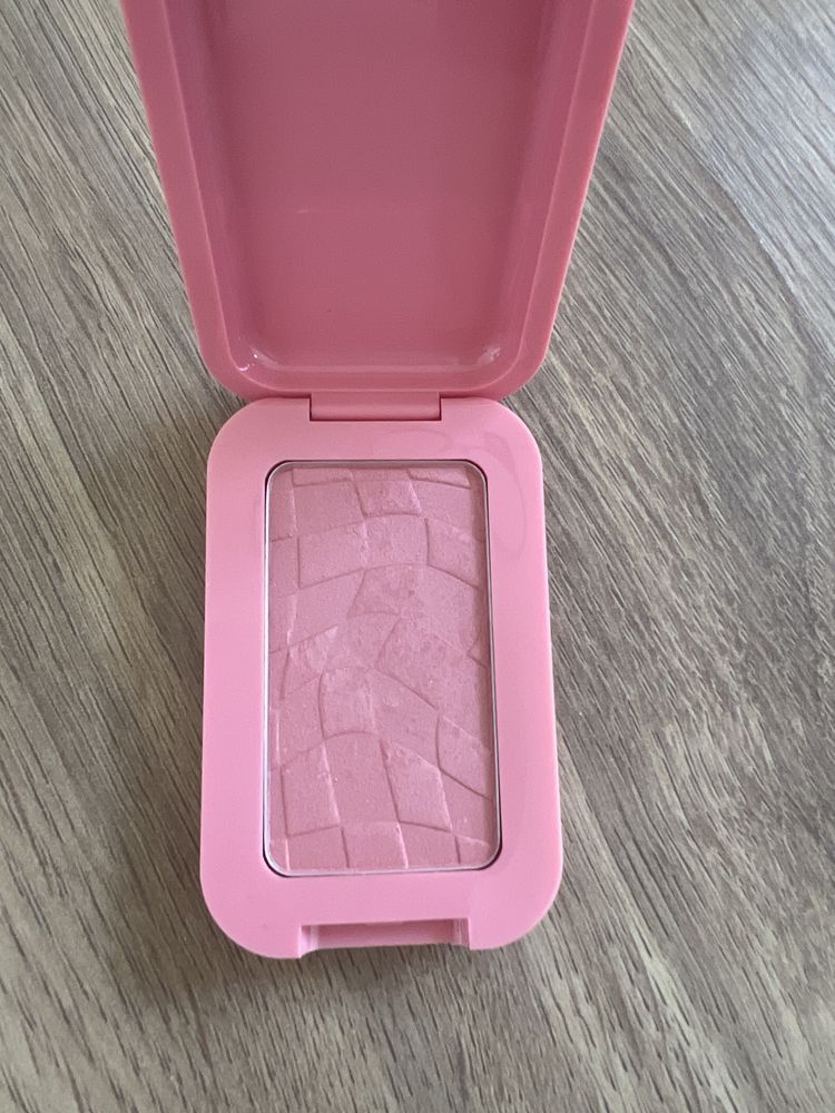Róż Nyx Buttermelt blush