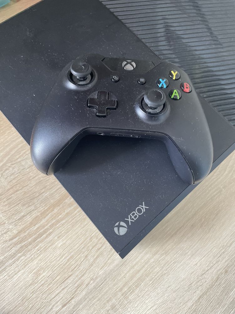 Xbox one 1 TB рабочая приставка