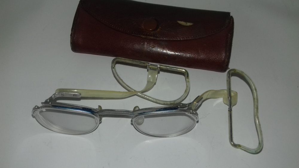 Stare okulary z gumką