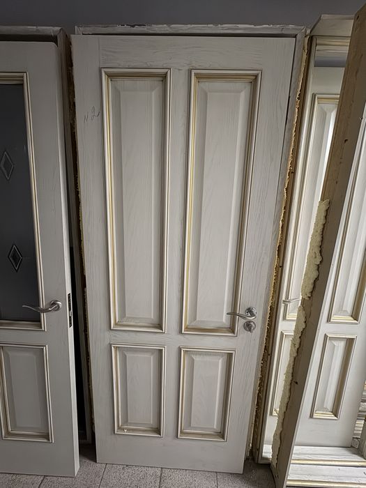 5 комплектов дверей в квартриру