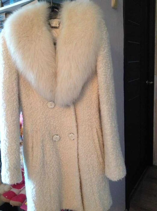 Полупальто букле . Лама .Италия