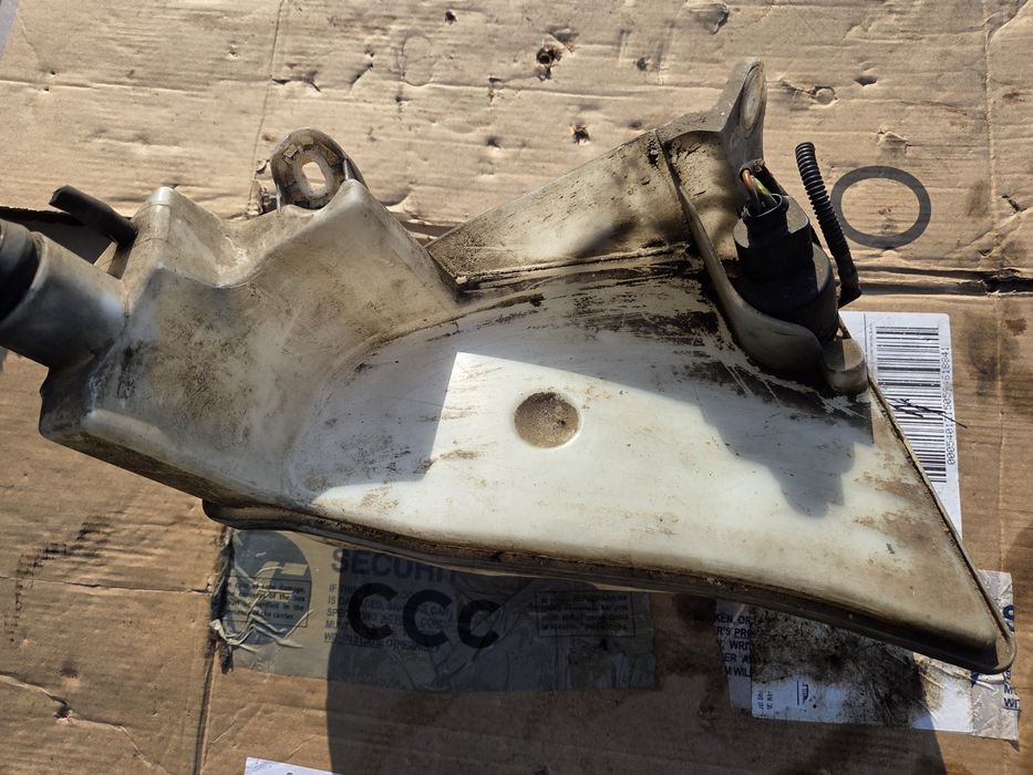 Zbiorniczek plynu spryskiwaczy audi a2