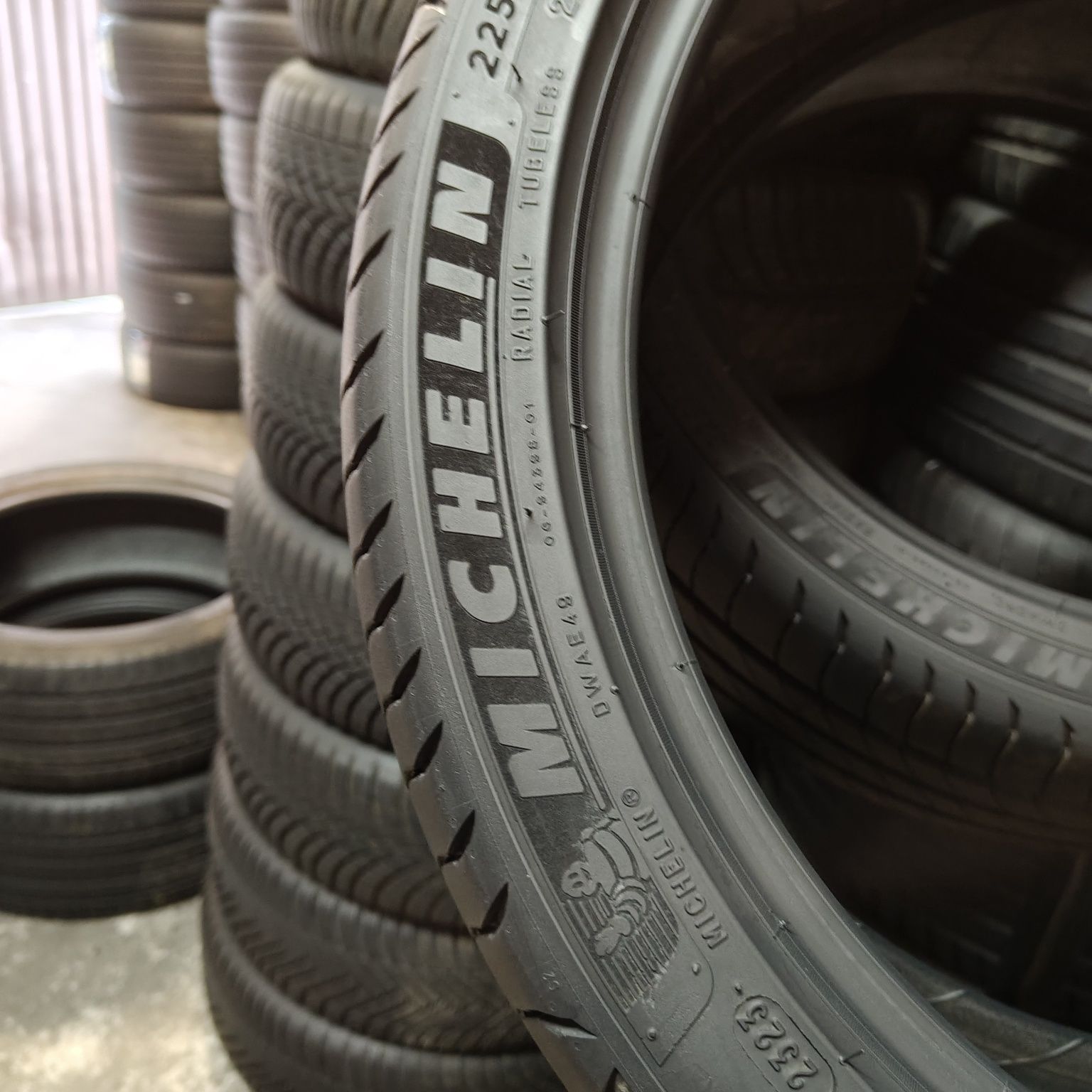 225/40/18 XL Sprzedam parę opon letnich Michelin