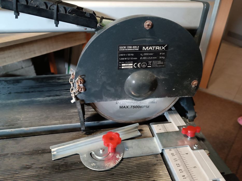 Maszyna do cięcia płytek MATRIX