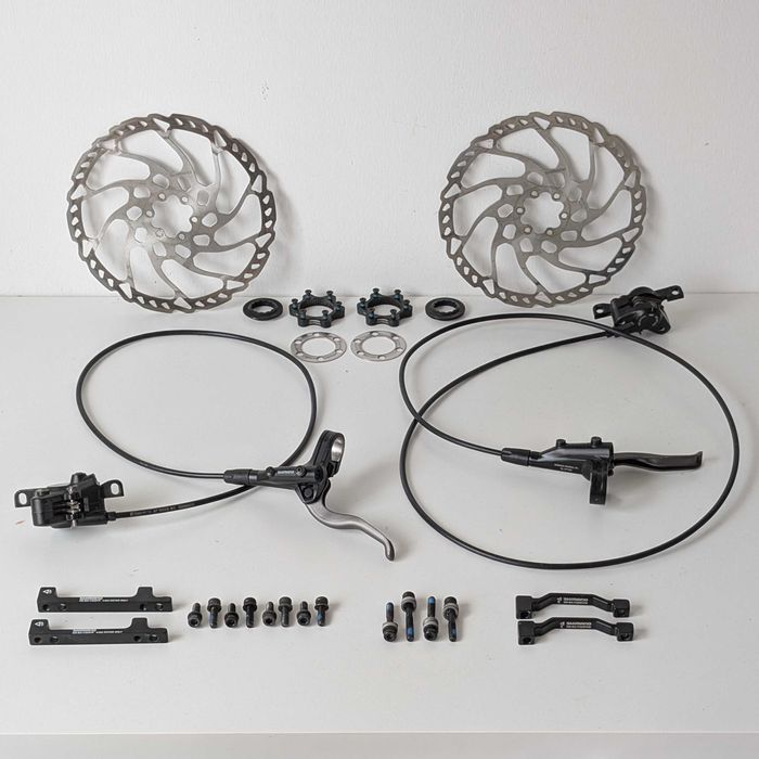 Kit Travões Shimano MT400 Frente e Trás com Discos 203 (e Adaptadores)