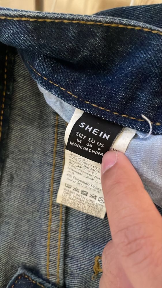 Calca jeans estilo flare azul escuro NOVA