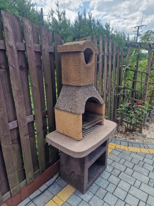 Grill betonowy używany
-G . . o