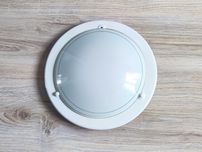 Lampa łazienkowa biała okrągła 31 cm - metalowa i szklany klosz
