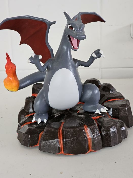 Charizard estátua