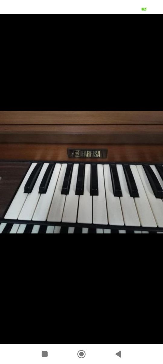 Órgão da marca Farfisa