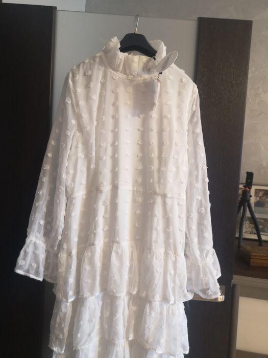 Biała sukienka boho