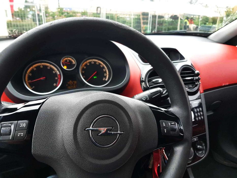 Opel Corsa D  1.0 benzyna  Kilma  5 os.