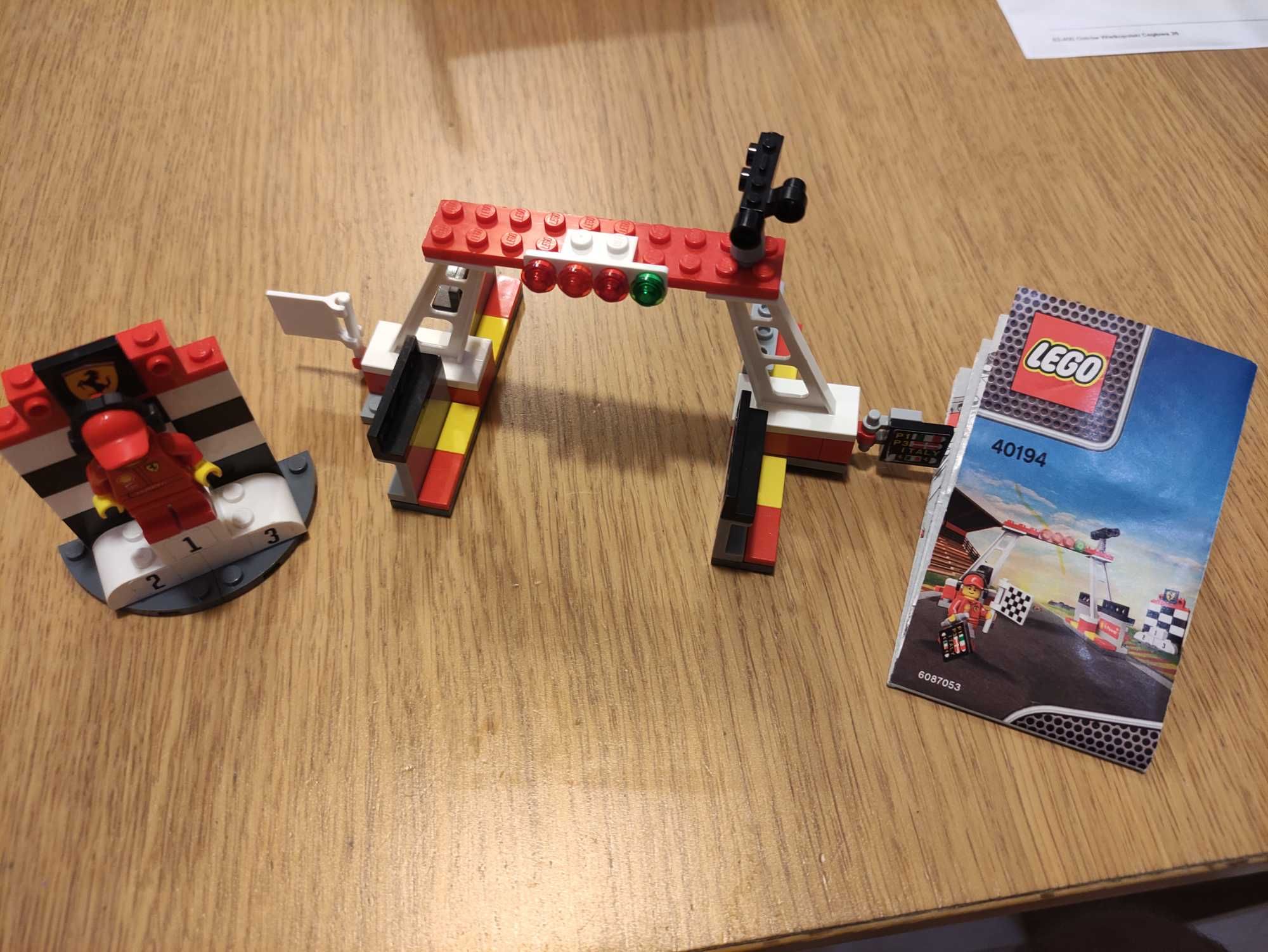 LEGO 40194 Promocyjne Finish Line & Podium