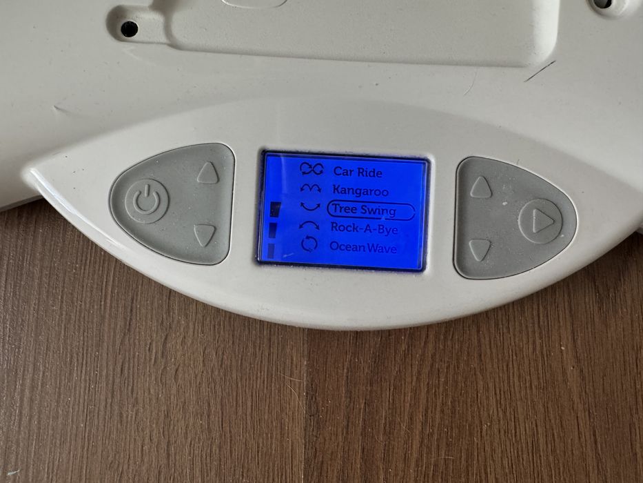 Заколисуючий центр mamaRoo, укачивающий центр, гойдалка шезлонг 4moms