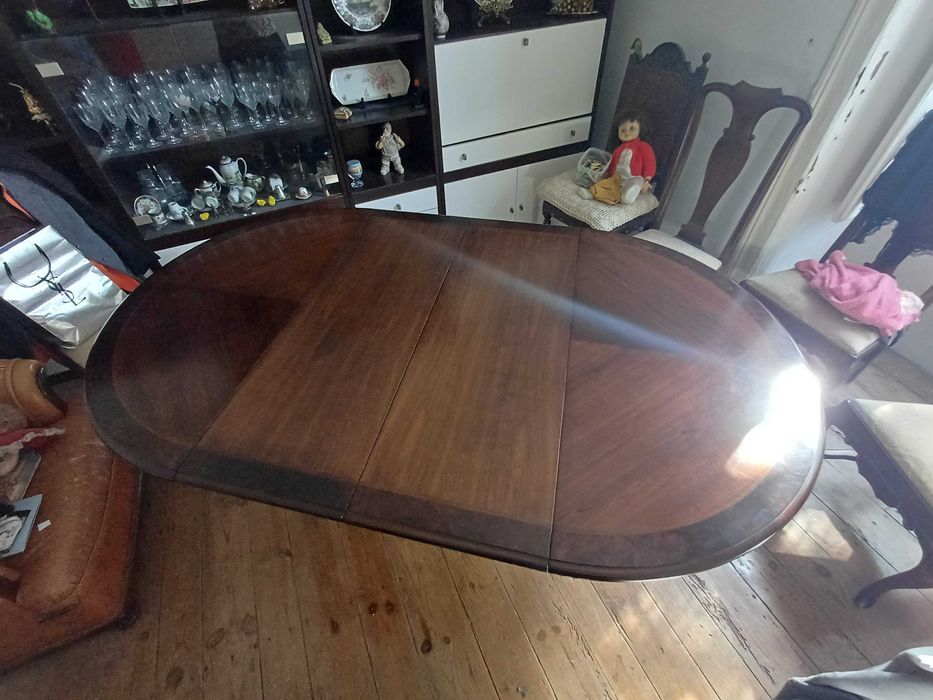 Conjunto mesa e cadeiras mogno