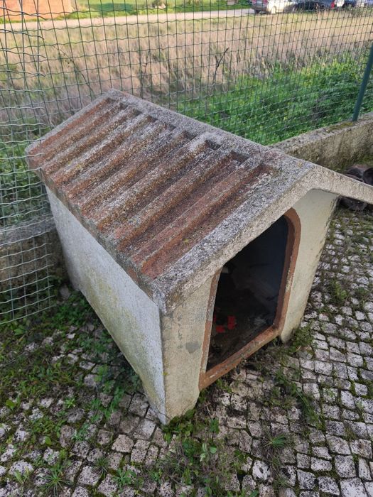 Casota de cão grande pouco usada