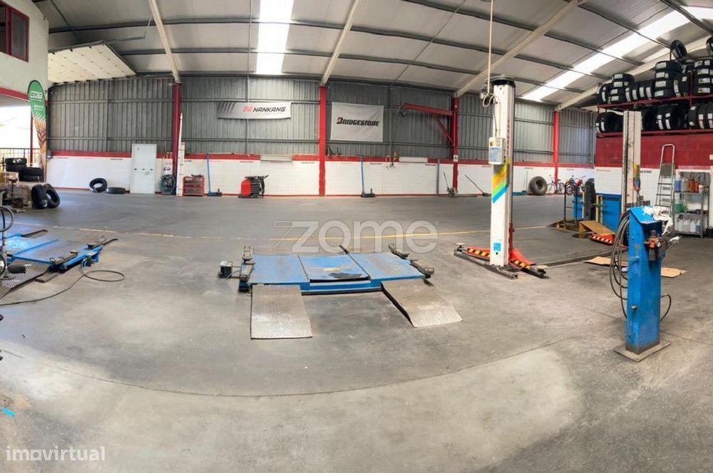 Armazém com 635M2 de área coberta num Terreno de 1900m2