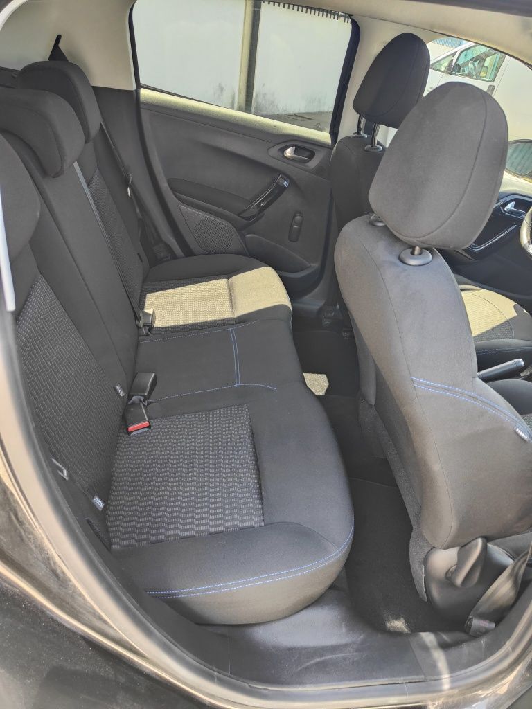 Peugeot  208  style