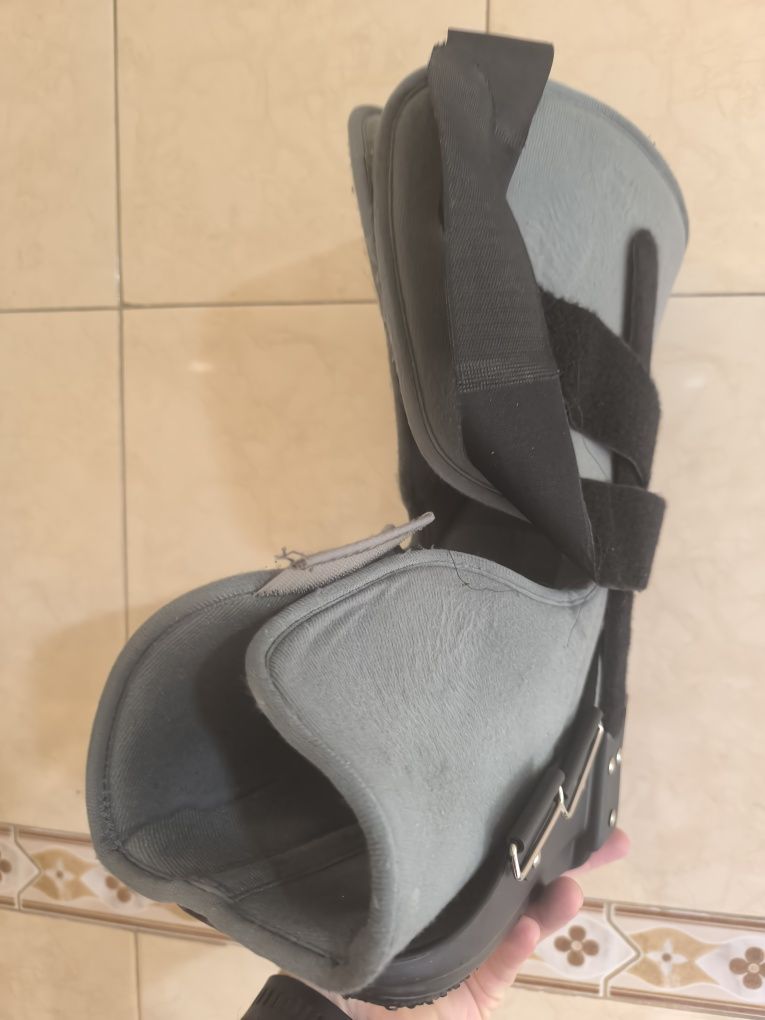 Bota ortopédica.
