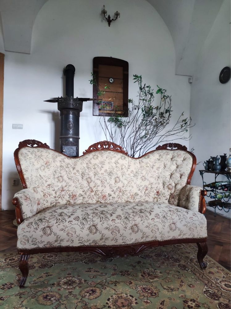 Stara zabytkowa sofa. Antyk.