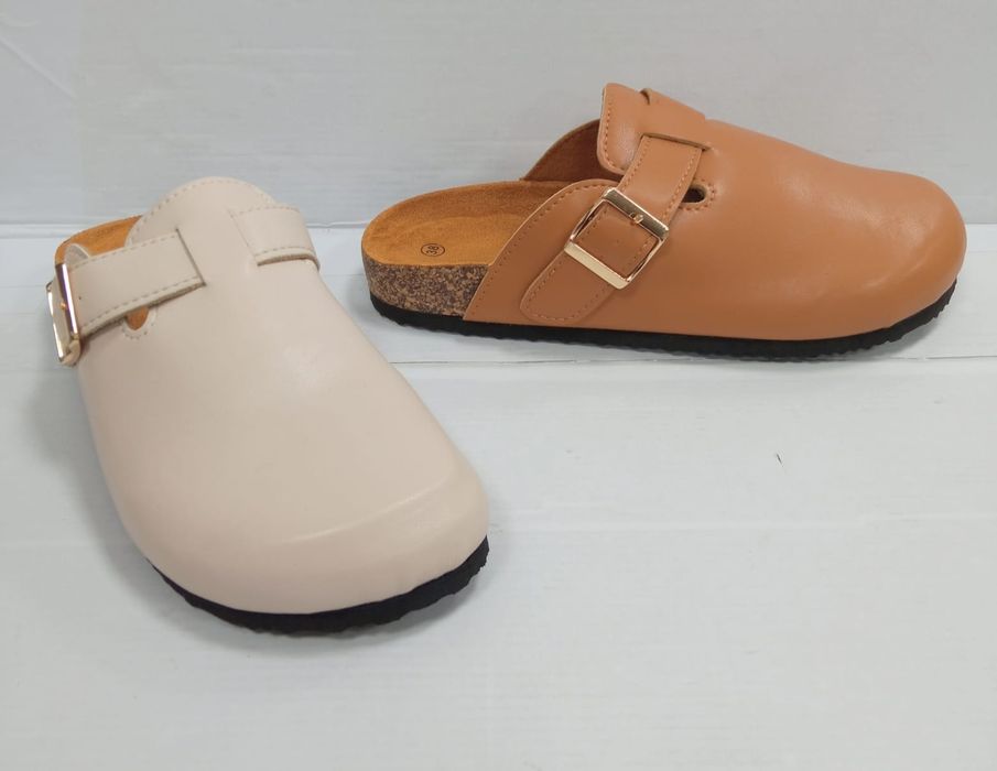 Chinelos de homem e Senhora