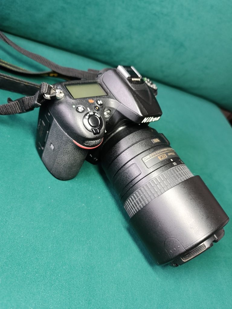 Lustrzanka Nikon D2700