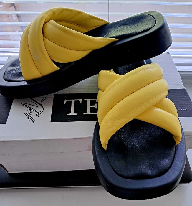 Шльопанці шкіряні