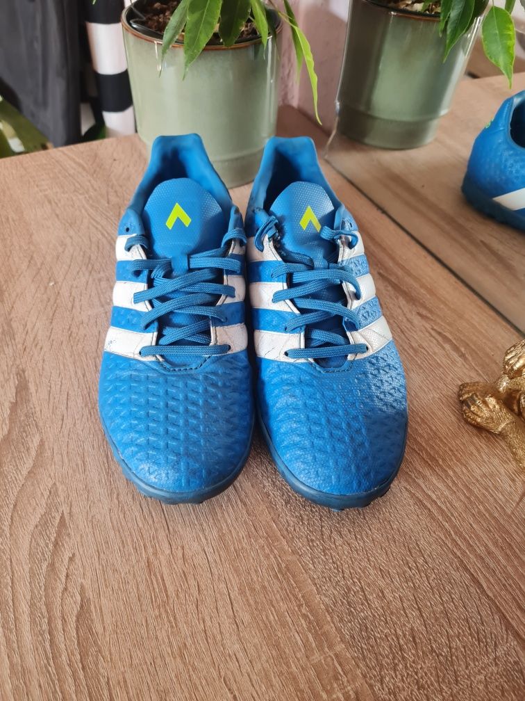 Buty sportowe / turfy / buty do gry w piłkę nożną / adidas