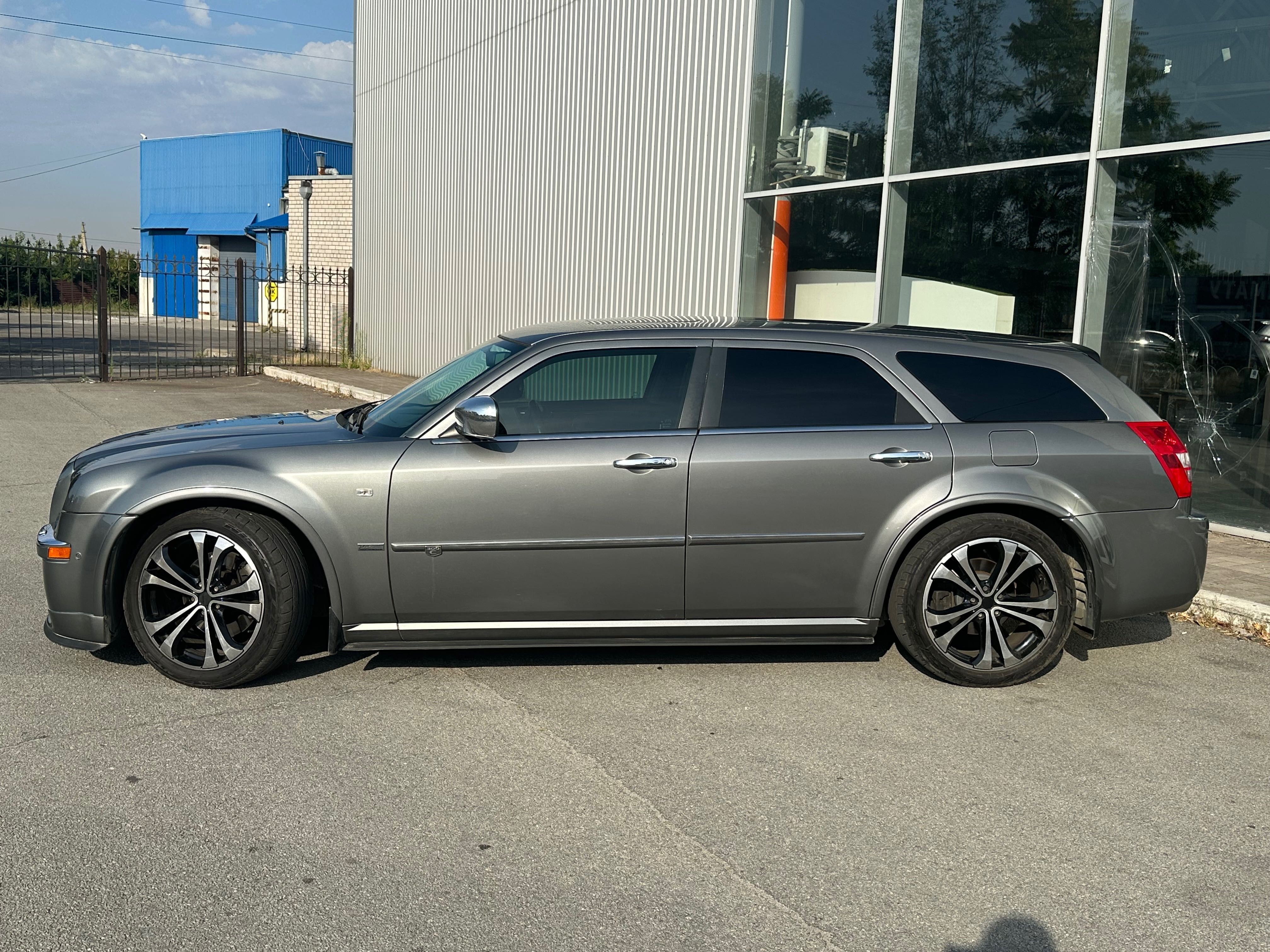 Chrysler 300C Универсал. Signature series.