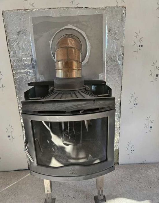 Чугунная каминная топка Jotul
Чавунна камінна топка Jotul