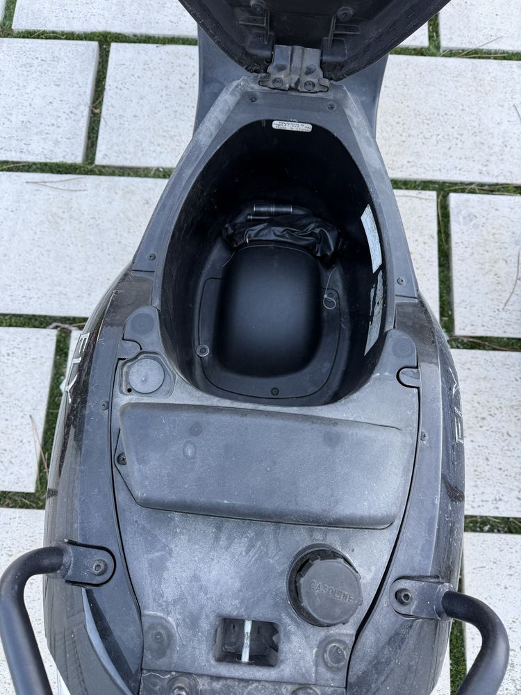 Piaggio Fly 125 com top case
