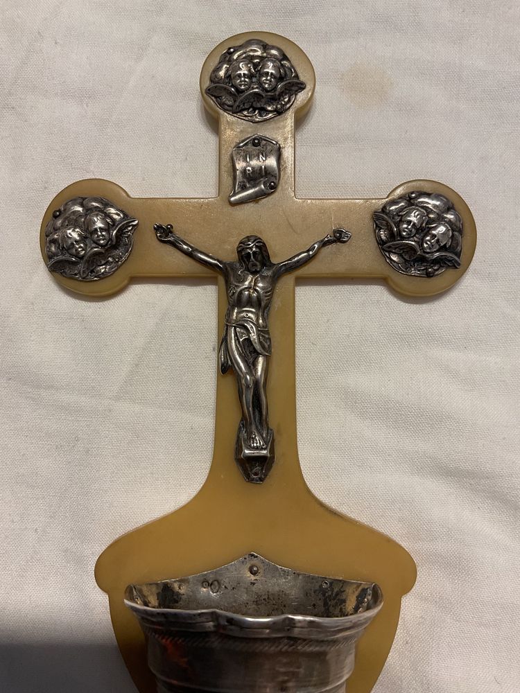 Antigo crucifixo em prata com contraste e baquelite