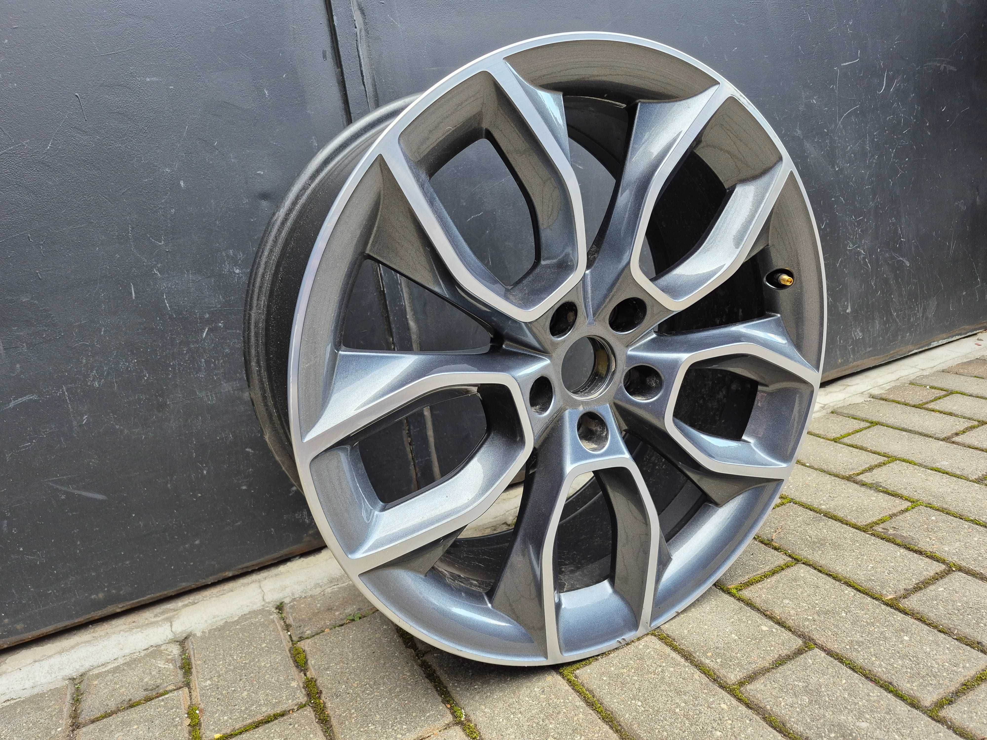 Skoda Superb III (3V) 15- Felga aluminiowa 8.0" x 19" 5x112 ET44