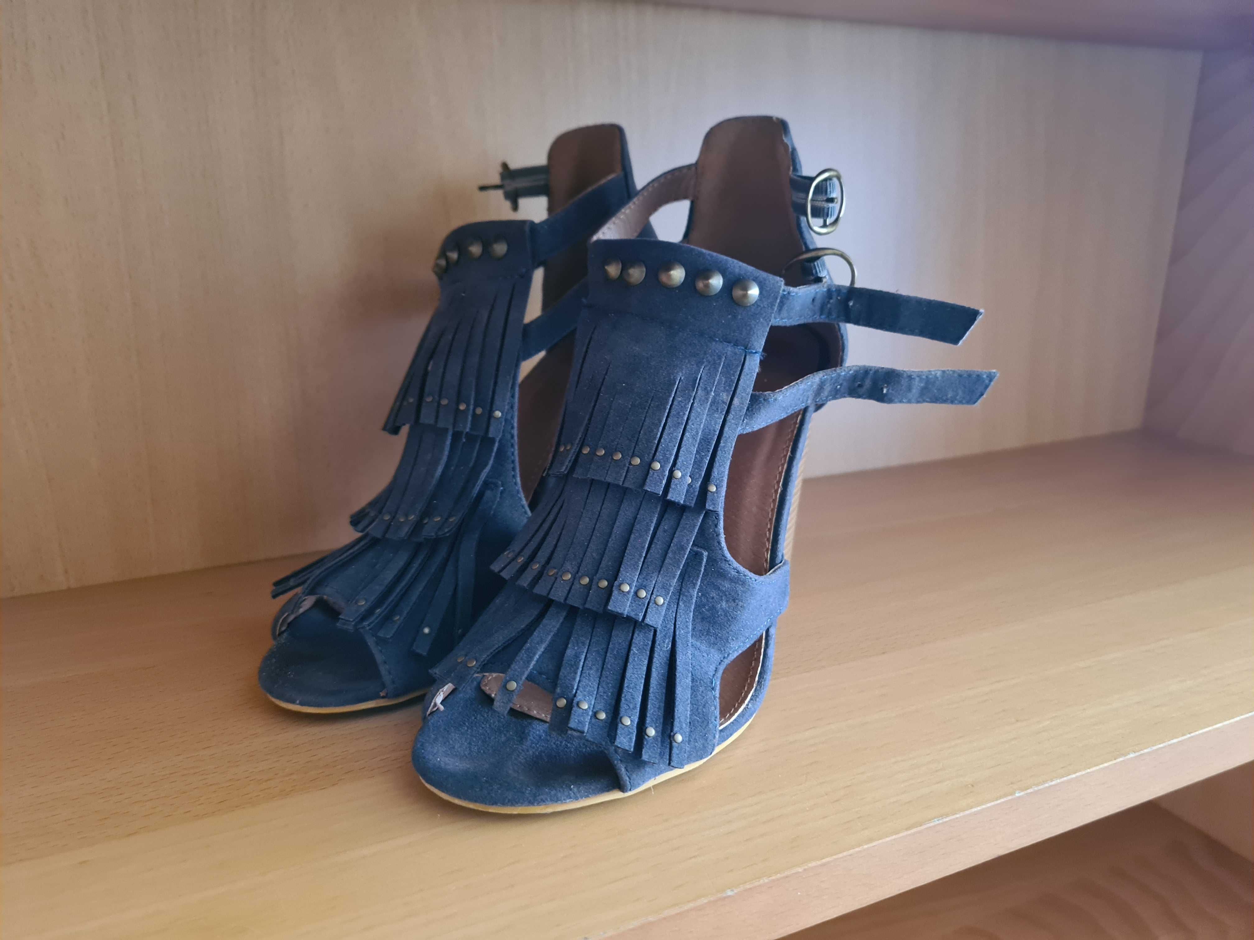 Sapatos Camurça Azul com Franjas e Tachas - Seaside