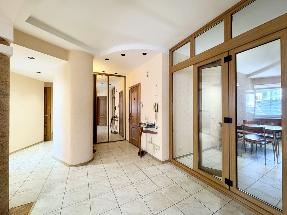 Продаж квартири 3-х кімн 118 м2 на Ливарна 9