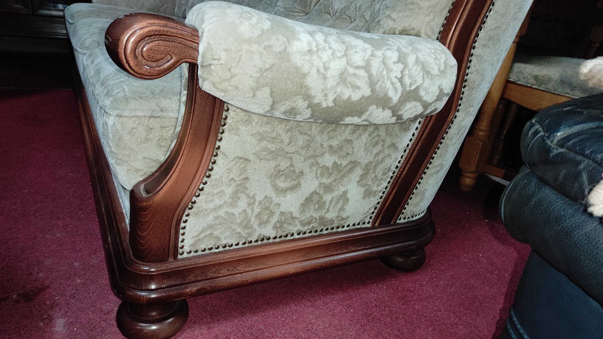 Bardzo ładna sofa stylowa 3 osobowa