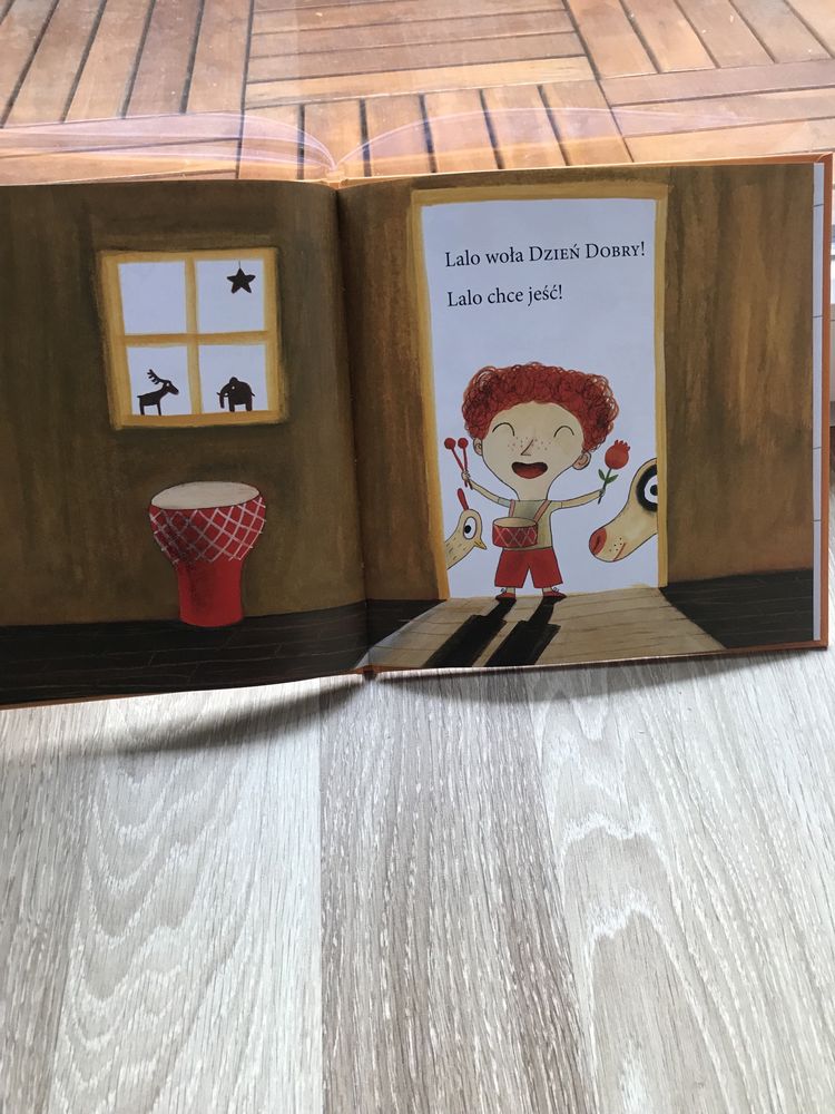 Książka Lolo gra na bębnie- twarda oprawa