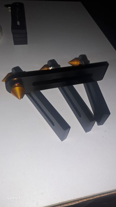 Łapy do kolumn/gramofonu antywibracyjne 4 szt