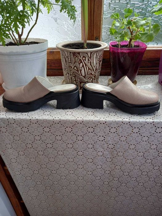 Сабо кожаные женские