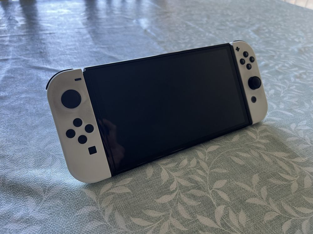 Nintendo Switch OLED - Desbloqueada, com caixa e acesssórios