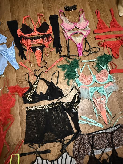 Комплект еротичної білизни труси ліф гартери пояс перчатки белье