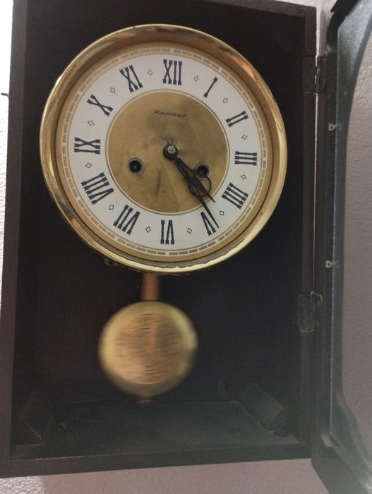 Часы настенные с будильником