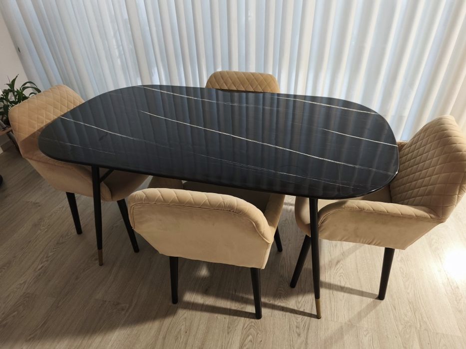 4 cadeirões + mesa acrílico