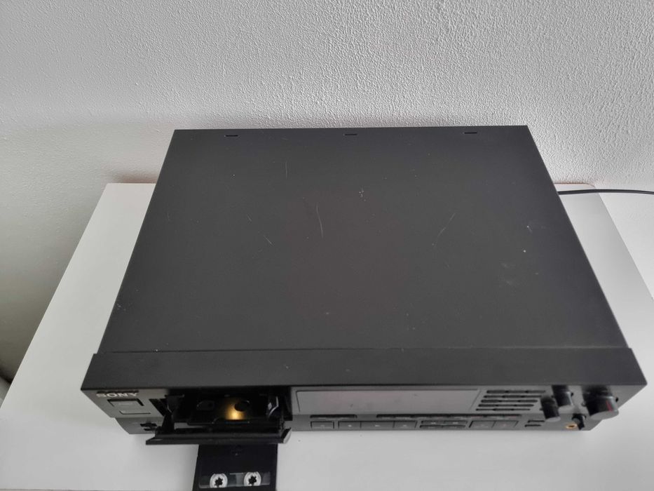 Magnetofon Deck Sony DTC 57 ES